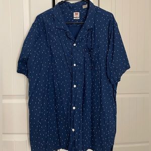 LEVI’s Relaxed Fit button down shirt